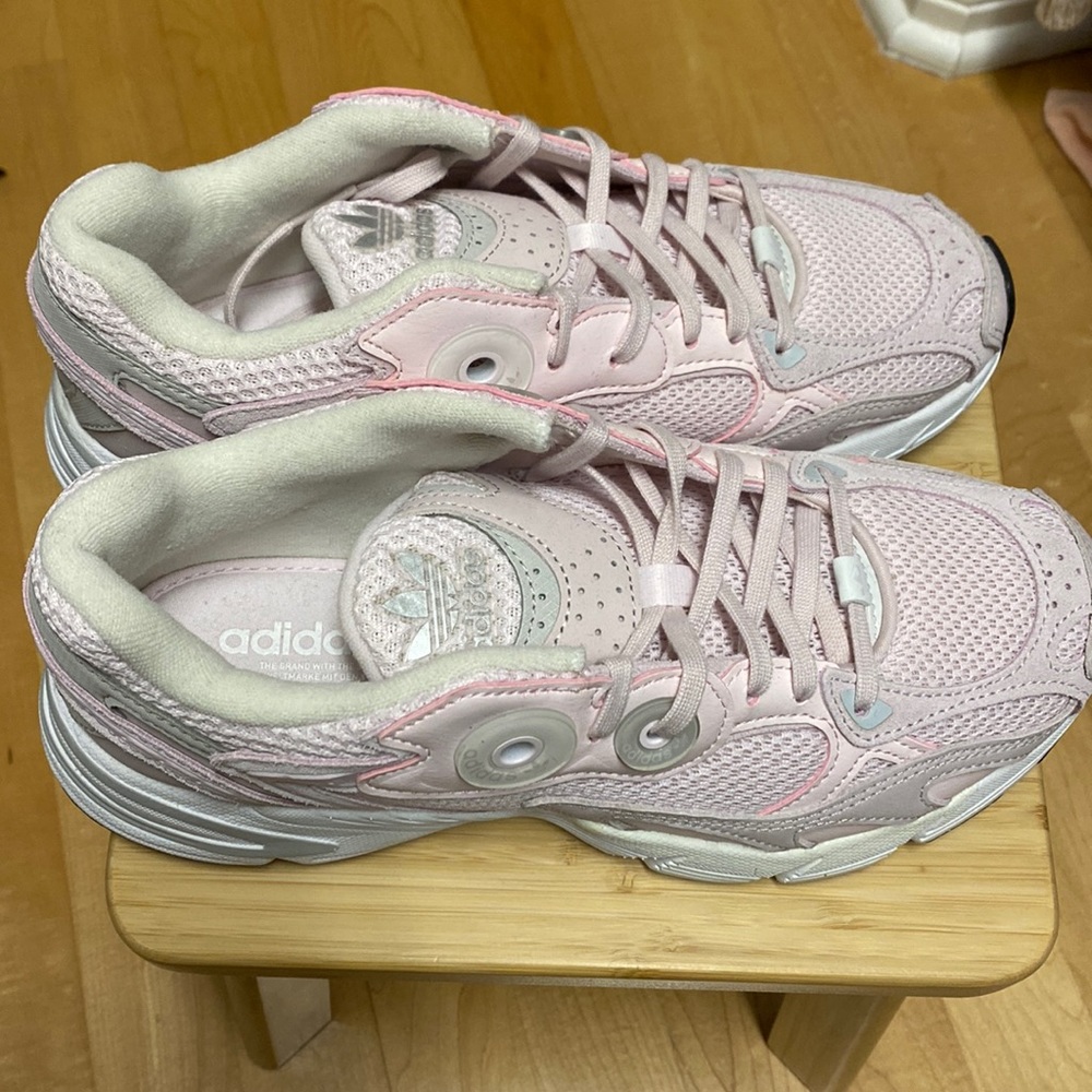 Adidas Sneakers